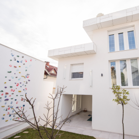 white exterior painting job in sydney city